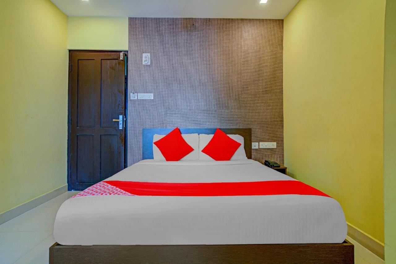 Oyo Flagship 77876 Amigo Suites Kochi Bagian luar foto