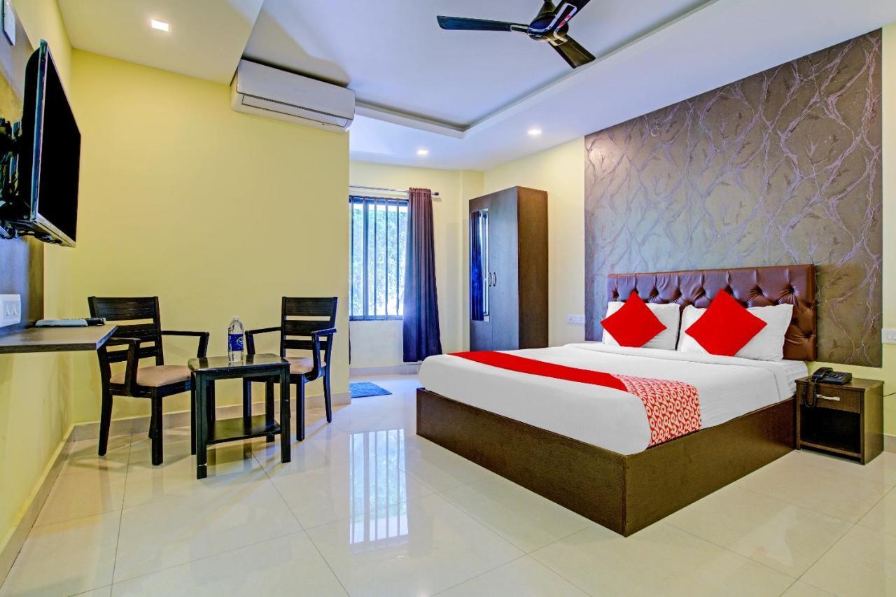 Oyo Flagship 77876 Amigo Suites Kochi Bagian luar foto