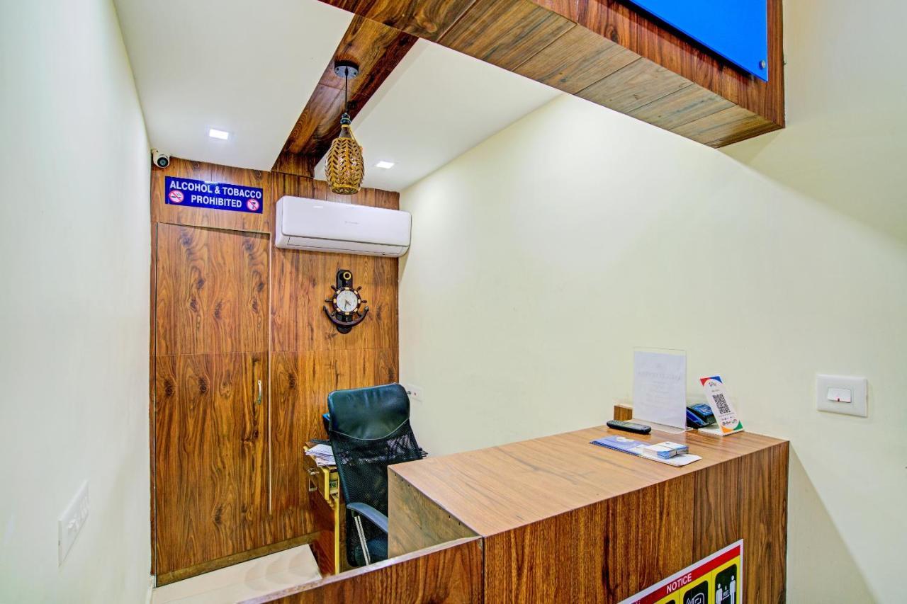 Oyo Flagship 77876 Amigo Suites Kochi Bagian luar foto